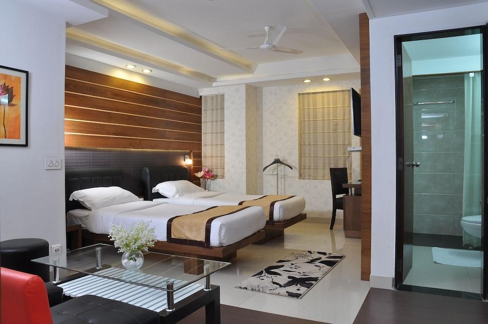 Hotel Niharika Kolkata Bagian luar foto
