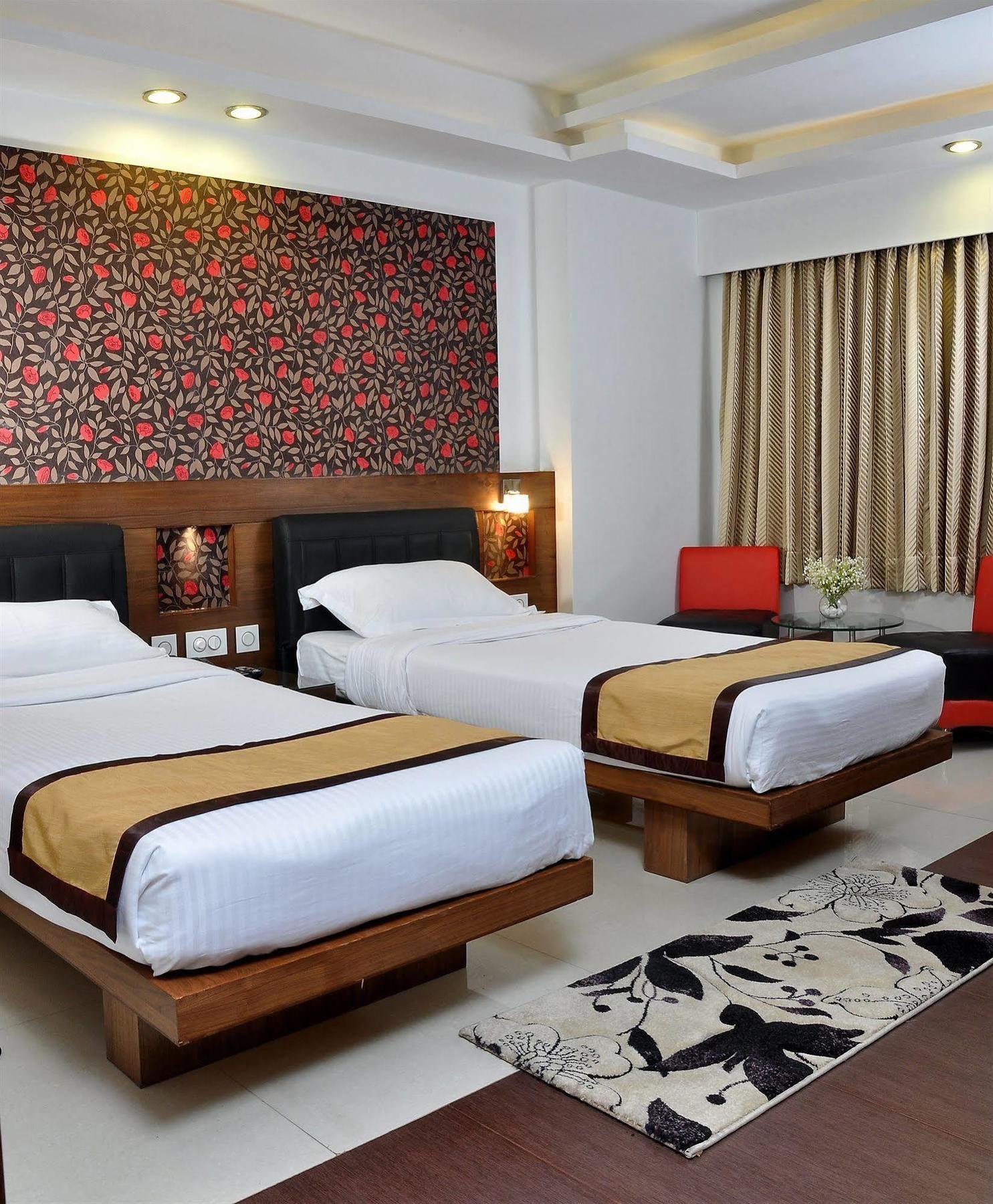 Hotel Niharika Kolkata Bagian luar foto