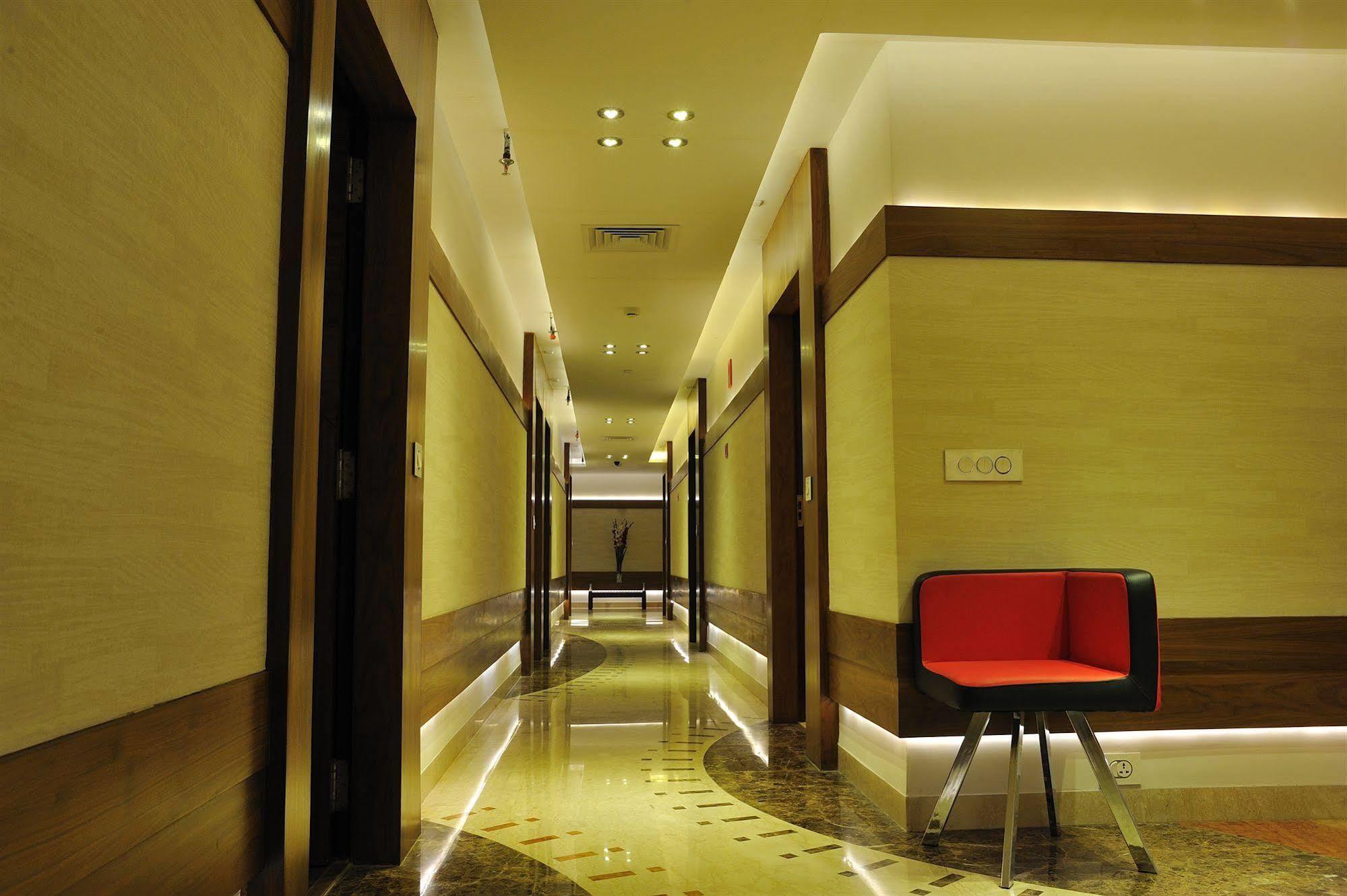 Hotel Niharika Kolkata Bagian luar foto