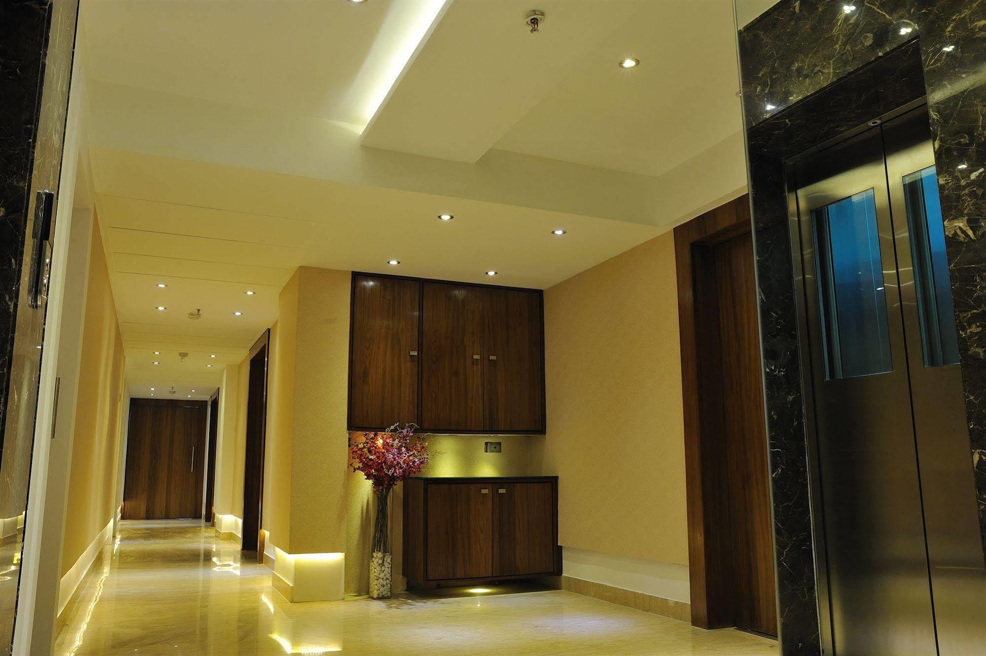 Hotel Niharika Kolkata Bagian luar foto