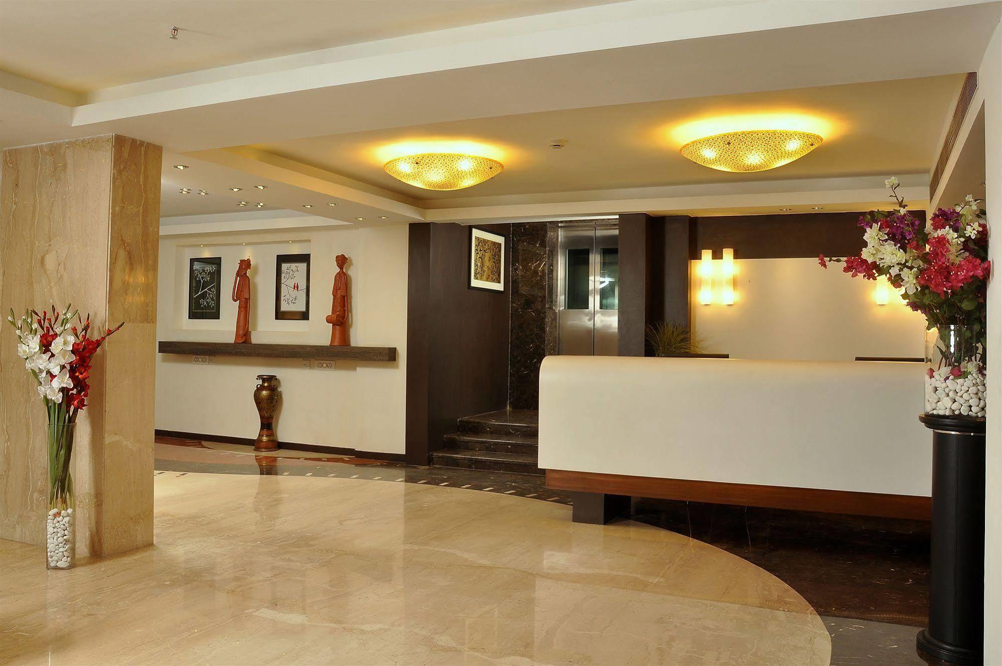 Hotel Niharika Kolkata Bagian luar foto