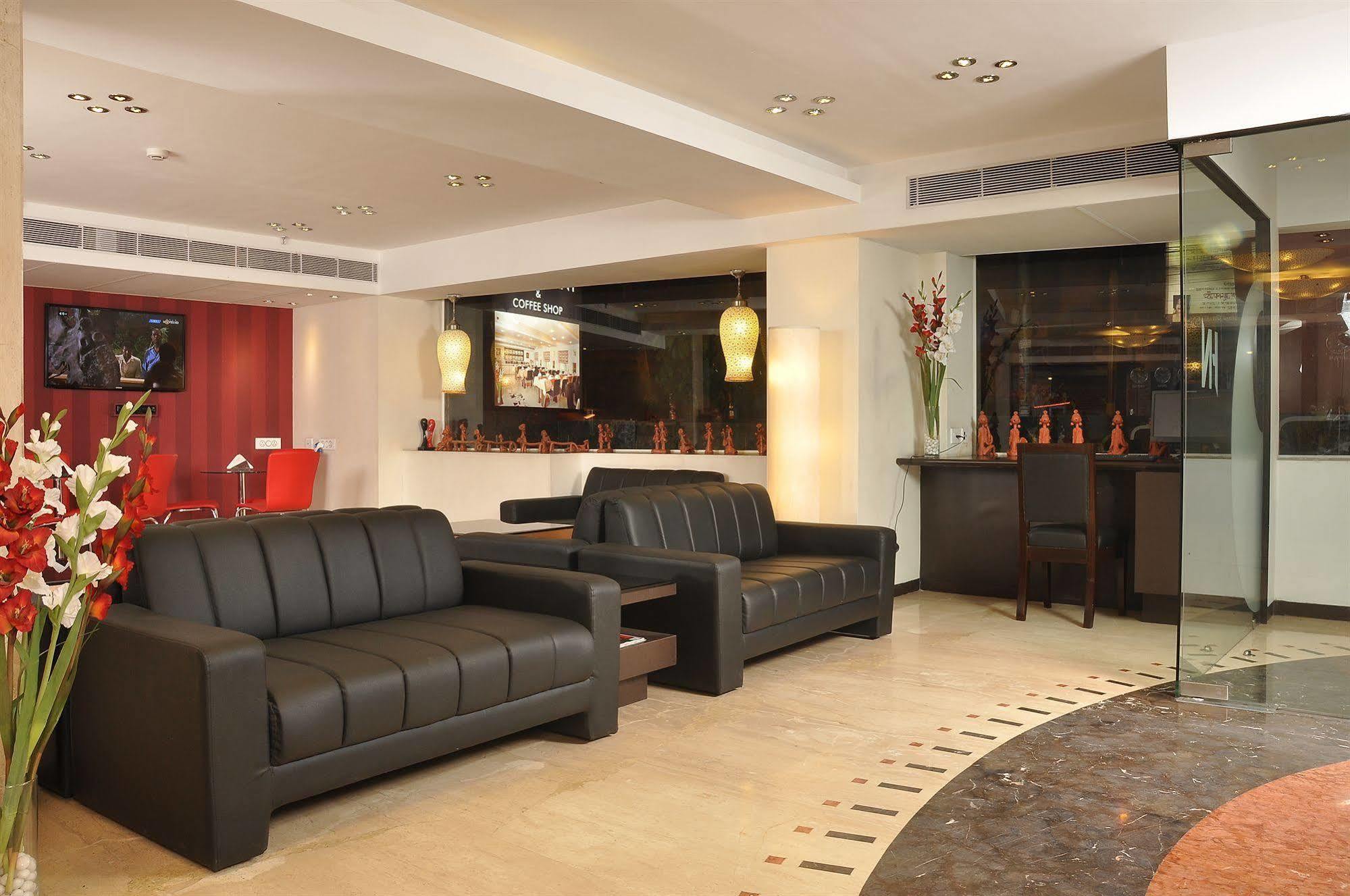 Hotel Niharika Kolkata Bagian luar foto