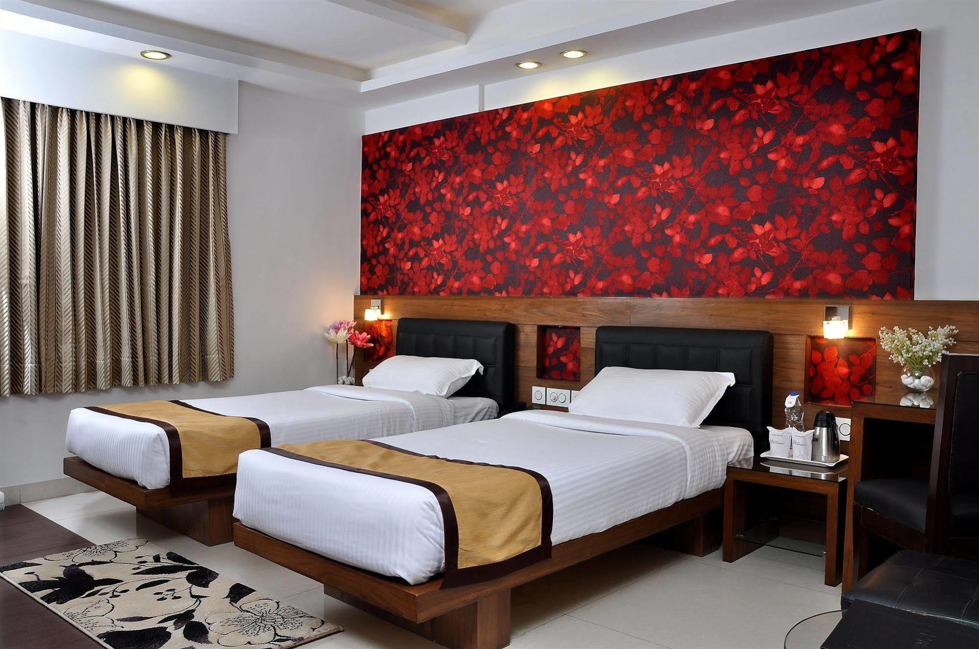 Hotel Niharika Kolkata Bagian luar foto