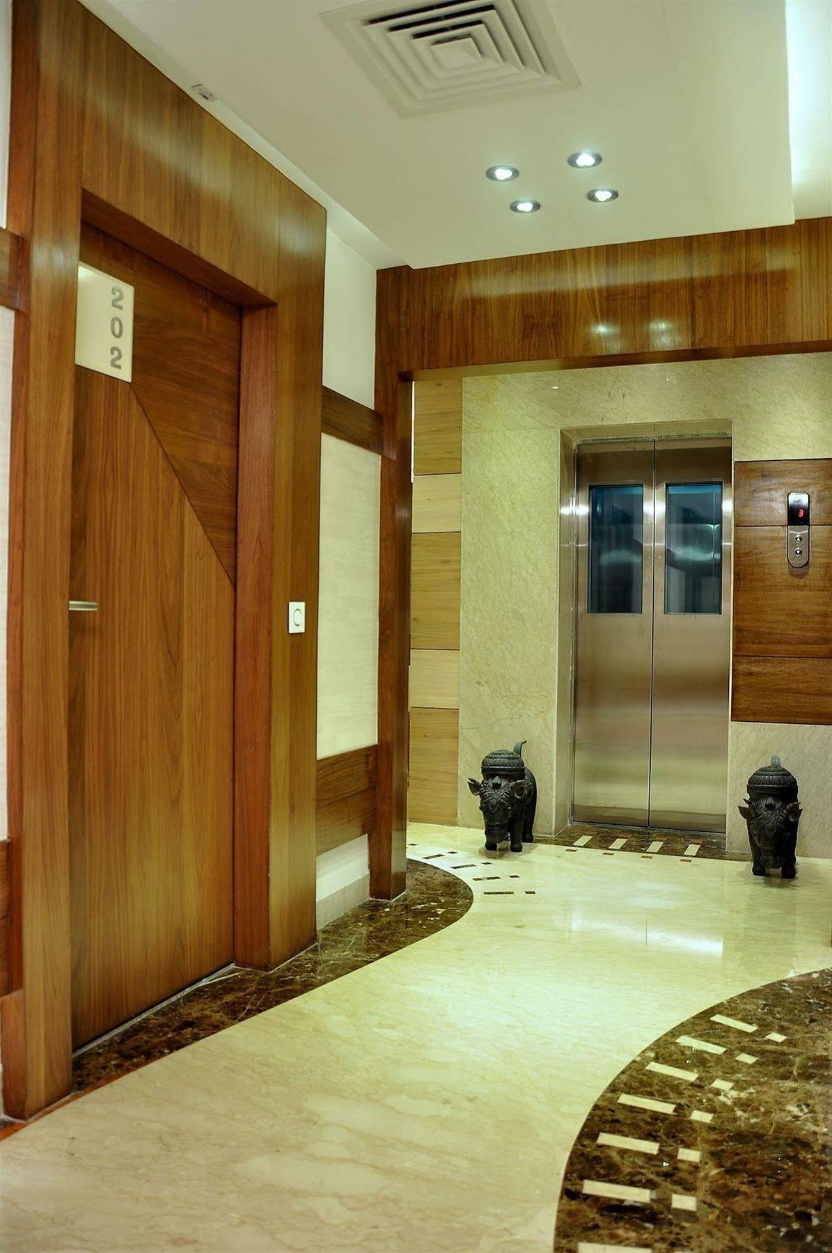 Hotel Niharika Kolkata Bagian luar foto
