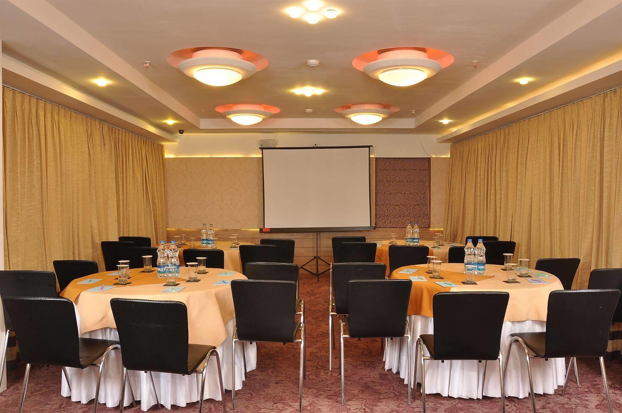 Hotel Niharika Kolkata Bagian luar foto