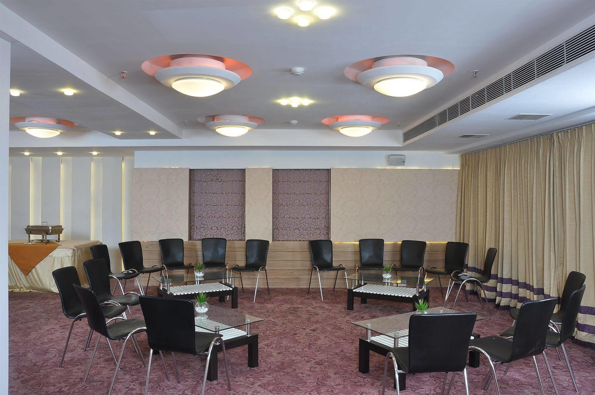 Hotel Niharika Kolkata Bagian luar foto