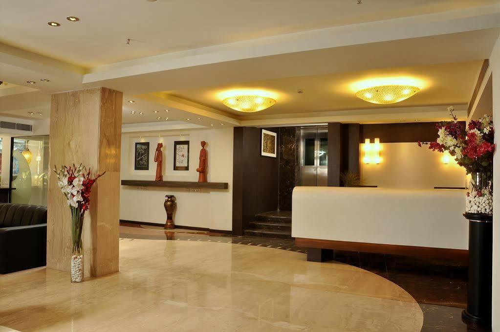 Hotel Niharika Kolkata Bagian luar foto
